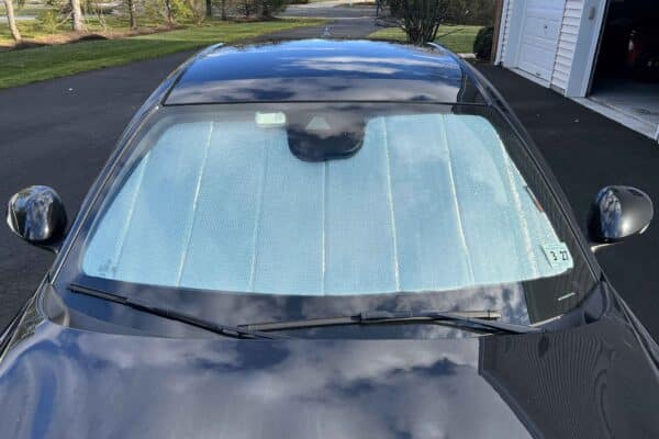 ALF001 5 Alfa Romeo Giulia Front Windshield Snap Shades 004