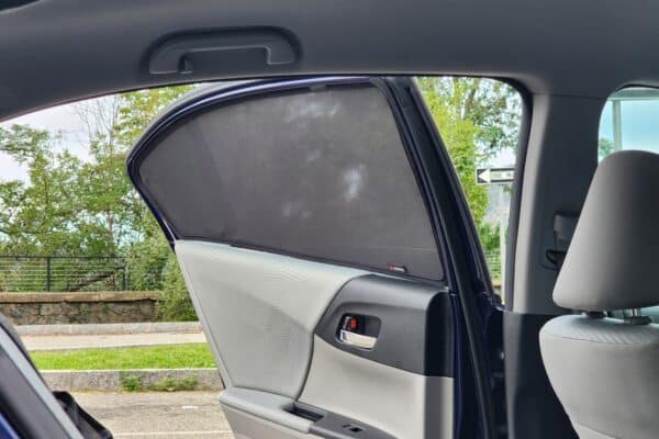 HON009 2 Honda Accord Snap Shades Rear Doors (19) (Large)