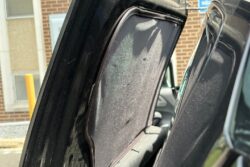CHR002 2 Chrysler Pacifica Rear Door Snap Shades Camera Photos5 (Large)