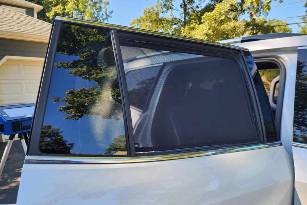 CHE017 Chevrolet Traverse 3rd Gen Rear Door Snap Shades Camera Photo9