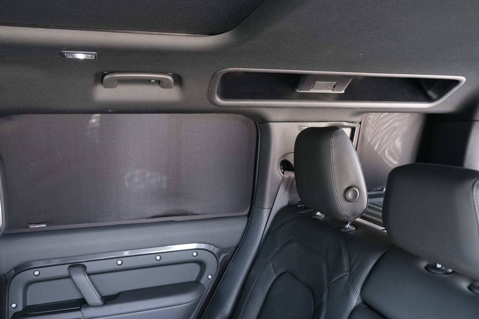 LAN010 Land Rover Defender (2) 2020+