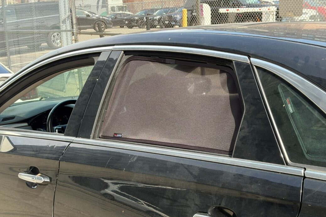 Cadillac XTS Rear Door Snap Shades Camera Photo25 (Large)