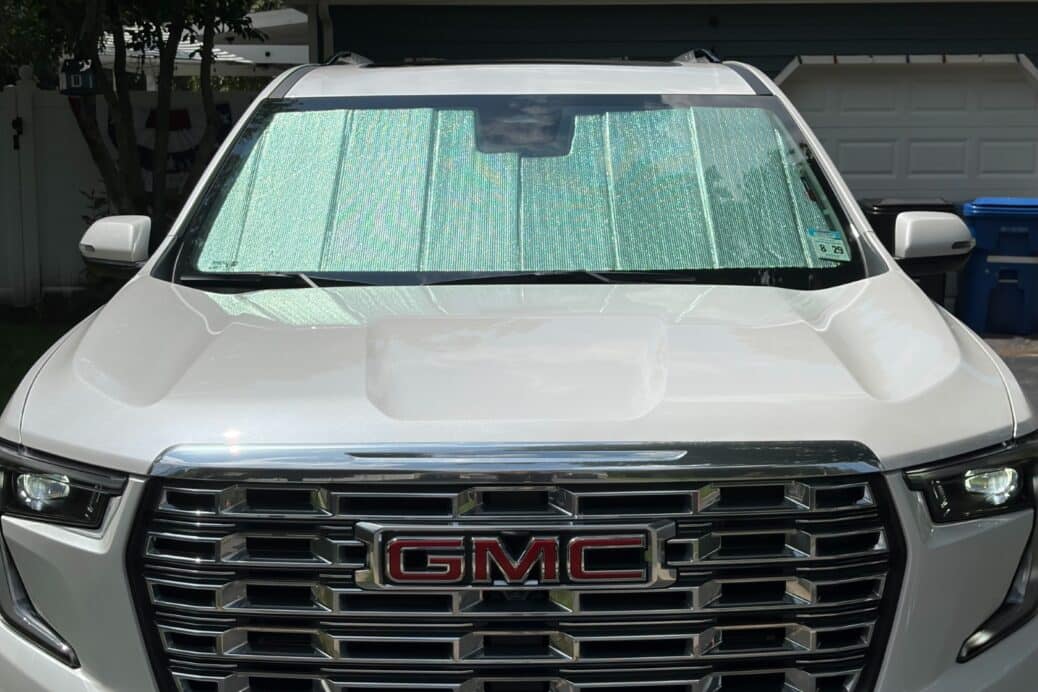 CHE017 5 GMC Acadia Front Windshield Snap Shades Camera Photo53 (Large)